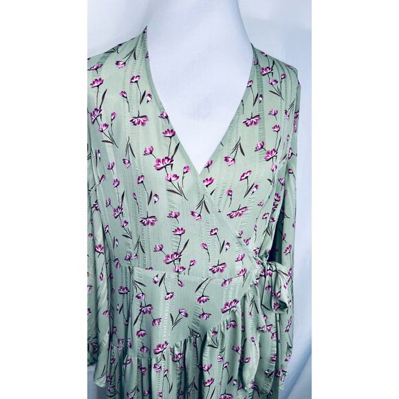 Unique21 Casual Floral Green Wrap Dress - Picture 13 of 14